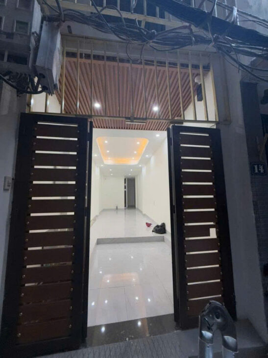 Nhà Trích Sài, 6 tầng thang máy, diện tích 43m, mặt. tiền 3m thoáng đẹp.