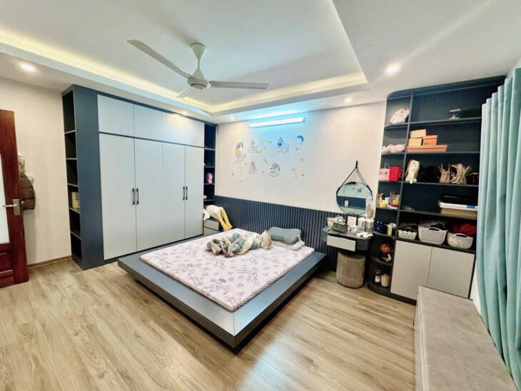 Nhà Tây Hồ, Nhà Lạc Long Quân! Diện tích 32m, 5 tầng, mặt. tiền. 5m!