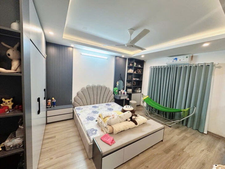 Nhà Tây Hồ, Nhà Lạc Long Quân! Diện tích 32m, 5 tầng, mặt. tiền. 5m!