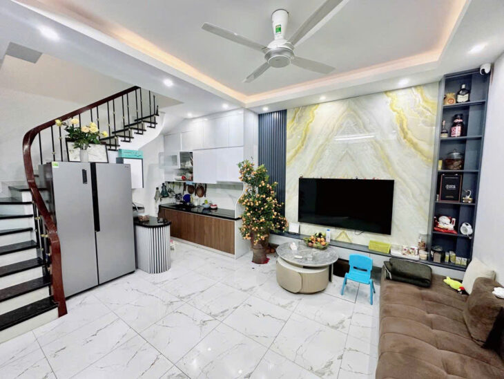 Nhà Tây Hồ, Nhà Lạc Long Quân! Diện tích 32m, 5 tầng, mặt. tiền. 5m!