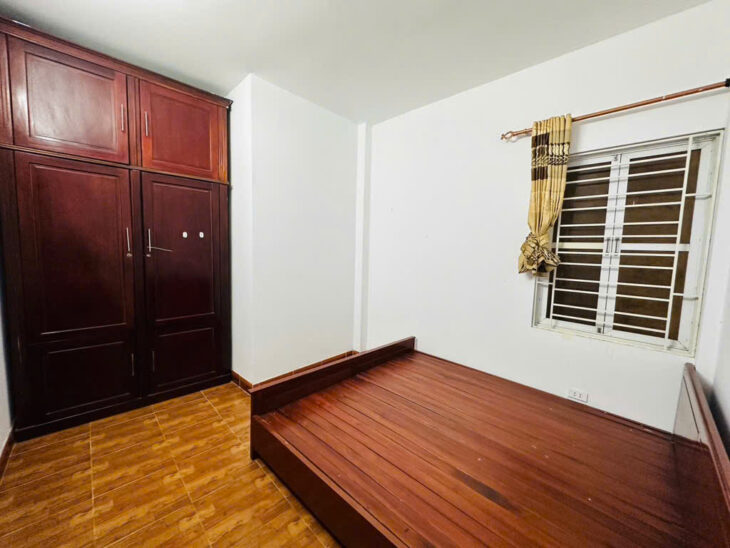 Nhà Tây Hồ hót quá nhỉnh 8 tỷ có ngay nhà 5 tầng, 2 phút ngồi bờ Hồ Tây hóng gió, ngắm mặt hồ!