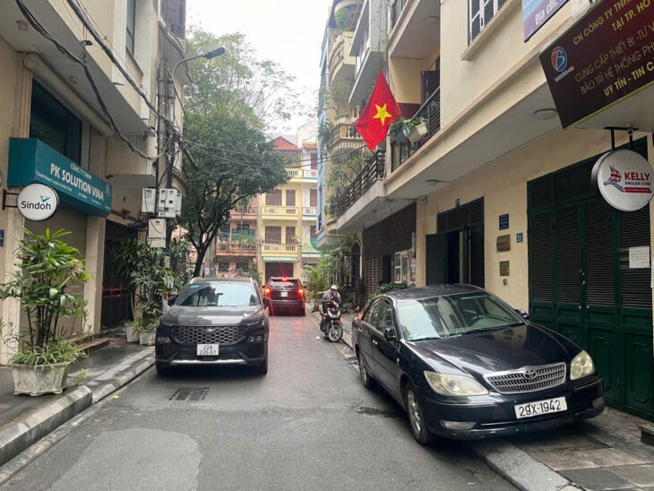 CỰC HIẾM Ô TÔ TRÁNH PHỐ MINH KHAI. KINH DOANH, Ở VIP, GIÁ CHỈ 8.9 TỶ.
