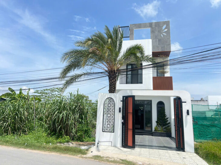 nhà phô bờ kênh