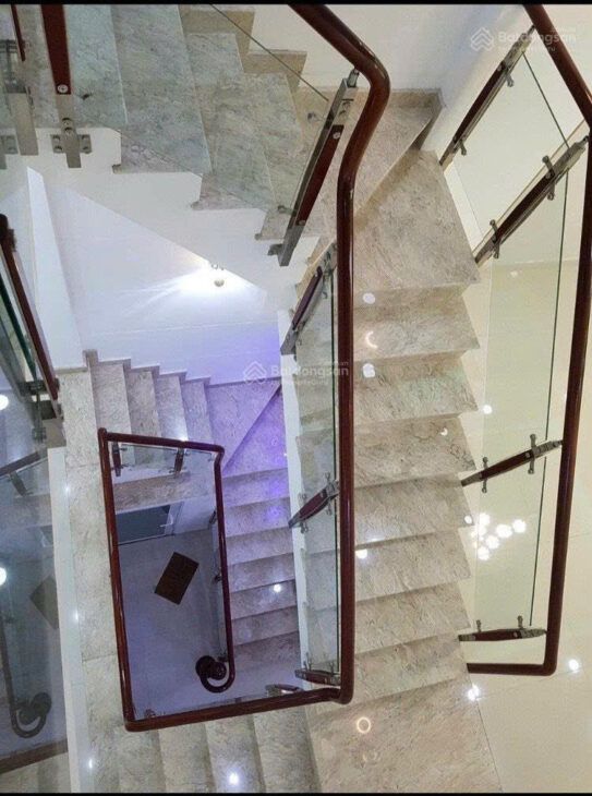 NHÀ VỊ TRÍ ĐẮC ĐỊA Chính chủ gửi bán nhà mặt tiền đường 28 ra Lê Văn Thịnh P. Cát Lái, Tp Thủ Đức