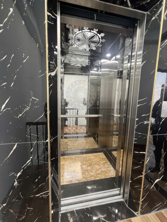 Bán nhà mặt đường oto tránh kinh doanh, 7 tầng thang máy, gần KĐT Hindo Royal Park, chỉ hơn 8 tỷ.