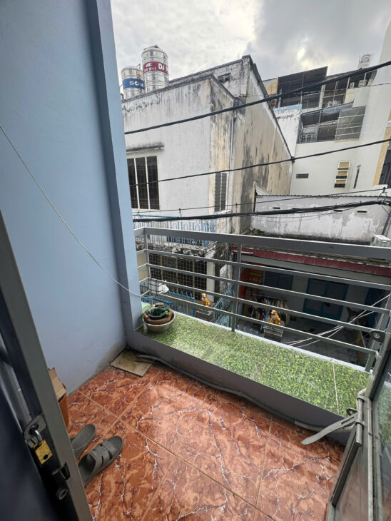 Phường 8, Gò Vấp, Nhà 2 tầng 36m2 BTCT, hẻm xe hơi, gần công viên Làng Hoa, 3.65 tỷ TL