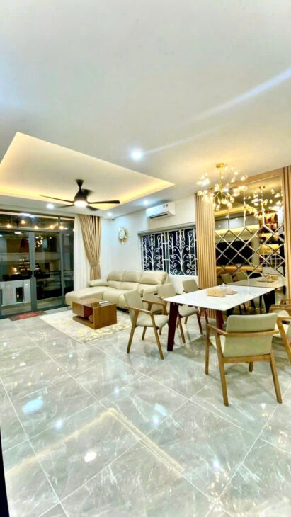 BÁN NHÀ Q10- HẺM 6M THÔNG CMT8- NGANG HƠN 5M- CĂN GÓC 3 TẦNG 3 PHÒNG NGỦ NỘI THẤT SỊN: 11 TỶ NHỈNH