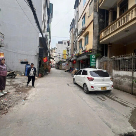 NHÀ TÂY TỰU BÁN ĐẤT TẶNG NHÀ – 63M2 – 3 TẦNG – CÁCH ĐH CÔNG NGHIỆP 200M – Ô TÔ 7 CHỖ ĐỖ CỬA – GIÁ