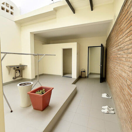 20 Triệu: NGUYÊN CĂN MẶT TIỀN QUẬN 1, CHỢ BẾN THÀNH, NHÀ MỚI 3 TẦNG 3 PHÒNG CÓ NỘI THẤT. 0933910039