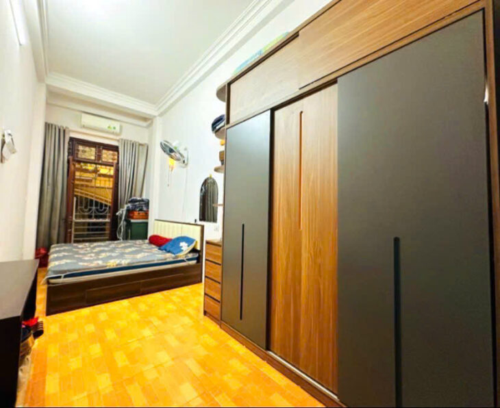 BÁN NHÀ HOÀNG QUỐC VIỆT – 30M2 x 5 TẦNG – PHÂN LÔ – Ô TÔ ĐỖ CỬA -GIÁ 7.2 TỶ. 0968669247