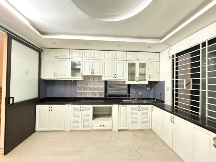 NHÀ ĐẸP BA ĐÌNH- LÔ GÓC – GẦN PHỐ – NGÕ THÔNG – 3 NGỦ – CÔNG NĂNG SỬ DỤNG ĐẦY ĐỦ – HÀNG HIẾM – BAY