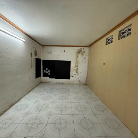 Nhà bán dành cho đầu tư, kinh doanh spa, Văn phòng, lớp học có chỗ để xe rộng giá chỉ 3,88 tỷ