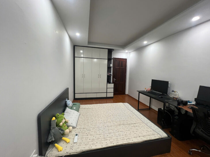CHÍNH CHỦ CẦN BÁN NHÀ 5 TẦNG – TẶNG FULL NỘI THẤT vị trí tại quận Long Biên, Hà Nội