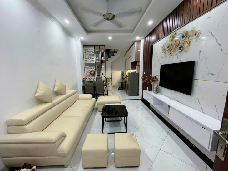 CHÍNH CHỦ CẦN BÁN NHÀ 5 TẦNG – TẶNG FULL NỘI THẤT vị trí tại quận Long Biên, Hà Nội