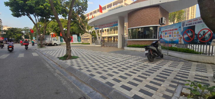 TÂY HỒ, ĐẤT MẶT PHỐ , Vỉa Hè , Kinh Doanh, DT ~ 183 m2, MT ~ 10m , 3xxtr/m2 , LH : 0978818618.