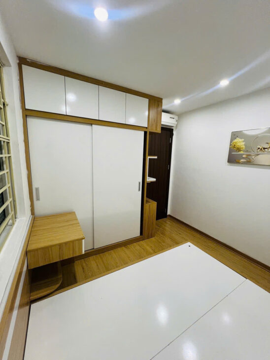 Bán căn 2 ngủ tầng thấp toà HH4 Linh Đàm tiện đi lại, thoáng mát giá chỉ 2 tỷ 570 bao phí
