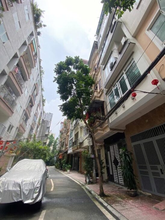 – #CẦU_GIẤY – Ngõ nông thẳng đẹp thoáng – 40m ô tô tránh – 100m ra phố. Vị trí cực đẹp thuận tiên