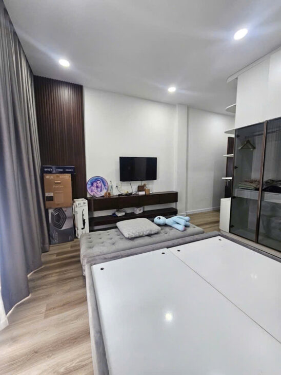 PHẠM PHÚ THỨ-NHỈNH 8TỶ-HẺM XE HƠI