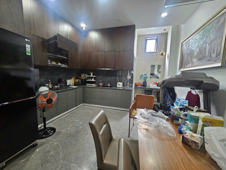 PHẠM PHÚ THỨ-NHỈNH 8TỶ-HẺM XE HƠI