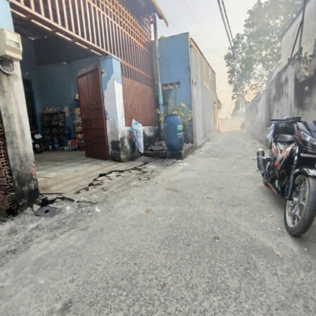 BÁN NHÀ C4 CÓ GÁC LỬNG HẺM 1 SÁT MẶT TIỀN DƯƠNG CÔNG KHI, HÓC MÔN