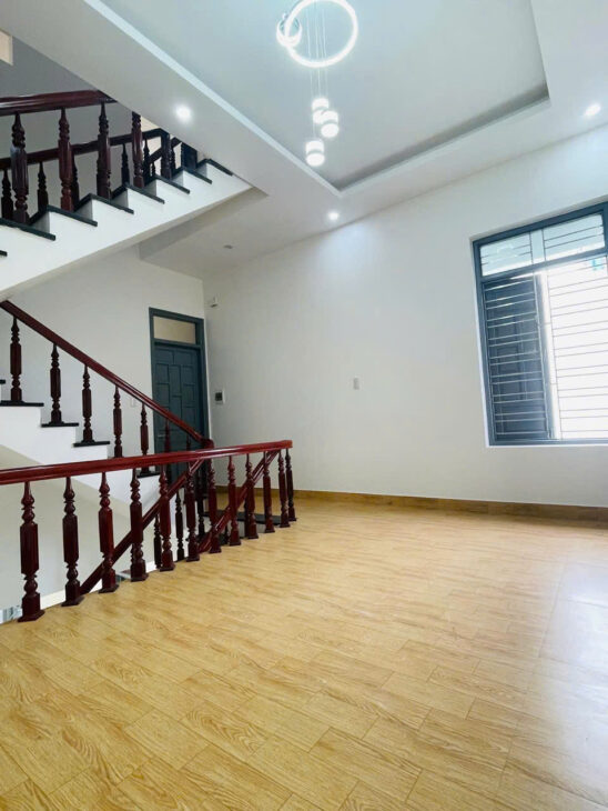 BÁN NHÀ 3 TẦNG LÔ GÓC – ĐẸP XUẤT SẮC TẠI TP. THÁI BÌNH, DT 130m2 GIÁ CHỈ NHỈNH 4 TỶ.