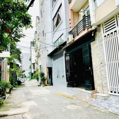 6 Tỷ nhỉnh: Nhà Quận 10 – ngay Bệnh Viện 115 – Xe hơi trong nhà 4 Tầng Ngang hơn 4m. VŨ 0933910039