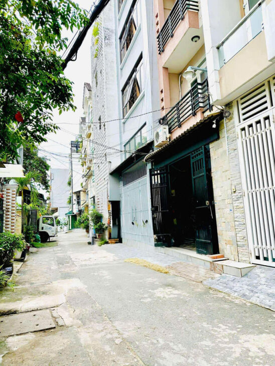 6 Tỷ nhỉnh: Nhà Quận 10 – ngay Bệnh Viện 115 – Xe hơi trong nhà 4 Tầng Ngang hơn 4m. VŨ 0933910039