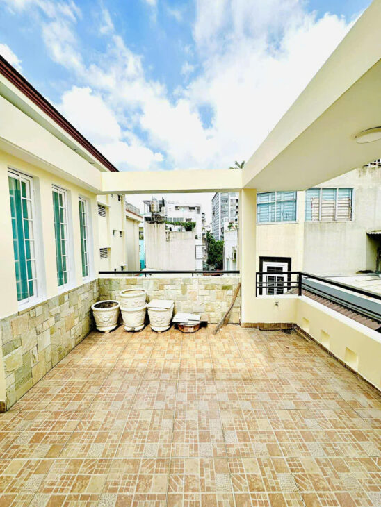 6 Tỷ nhỉnh: Nhà Quận 10 – ngay Bệnh Viện 115 – Xe hơi trong nhà 4 Tầng Ngang hơn 4m. VŨ 0933910039