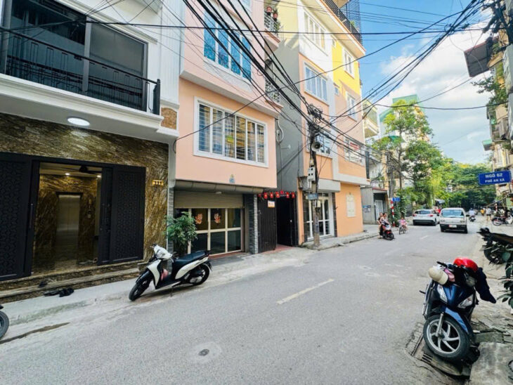 Ô TÔ TRÁNH PHỐ MINH KHAI. KINH DOANH, Ở VIP, GIÁ CHỈ 8.6 TỶ.