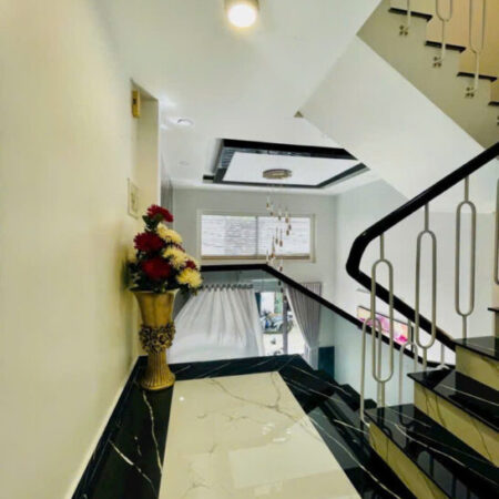 Cần bán gấp căn nhà siêu đẹp 5 tâng, thiết kế hiện đại, ngay sát Quận 7