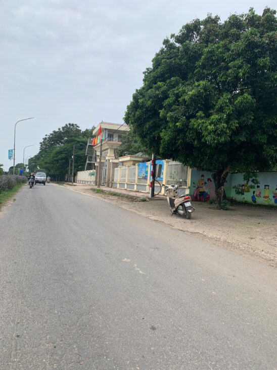 cc cần bán 51,5m đất full tc đường 4m ô tô ngủ trong đất cách ql6 1km giá 1x tỉ