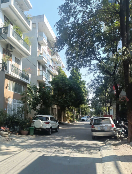 Kinh doanh đỉnh- Vỉa hè ô tô tránh, ngay chợ Lai Xá 68m2 – 5 tầng, giá 14.5 tỉ