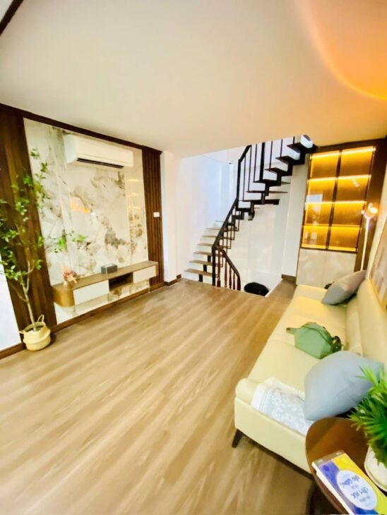 BÁN NHÀ 6 TẦNG-MẶT NGÕ -PHỐ THÁI HÀ- ĐẤT PHÂN LÔ -Ô TÔ ĐỖ CỬA .CÁCH MẶT PHỐ 50M