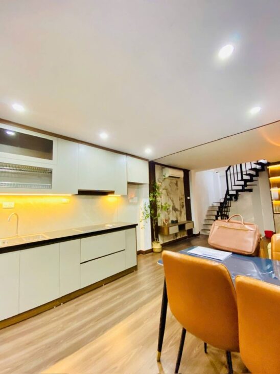 BÁN NHÀ 6 TẦNG-MẶT NGÕ -PHỐ THÁI HÀ- ĐẤT PHÂN LÔ -Ô TÔ ĐỖ CỬA .CÁCH MẶT PHỐ 50M