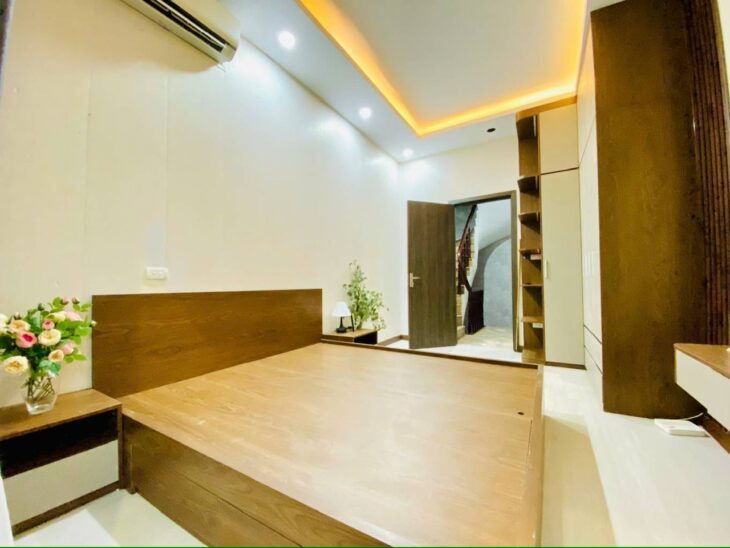 BÁN NHÀ 6 TẦNG-MẶT NGÕ -PHỐ THÁI HÀ- ĐẤT PHÂN LÔ -Ô TÔ ĐỖ CỬA .CÁCH MẶT PHỐ 50M