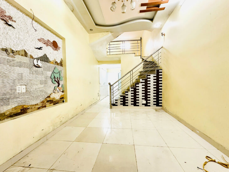 NHÀ PHÔS ĐÌNH ĐÔNG 3.5 TẦNG CÁCH MẶT ĐƯỜNG 20M GIÁ CHỈ 2 TỶ