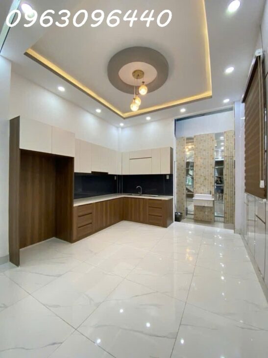 Bán nhà 4 tầng hẻm Dương Cát Lợi, 56m2, sổ hồng riêng, cách quận 7 chỉ 1km