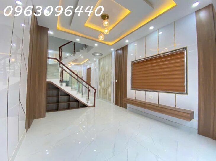 Bán nhà 4 tầng hẻm Dương Cát Lợi, 56m2, sổ hồng riêng, cách quận 7 chỉ 1km