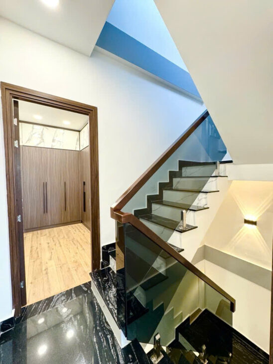 Bán Nhà Hẻm Huỳnh Tấn Phát Q7, 4 Tầng, 4PN, 56m2, Giá Chỉ 7.6 Tỷ, Sổ Đỏ!