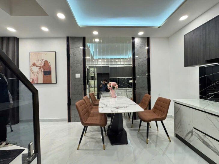 Bán Nhà Hẻm Huỳnh Tấn Phát Q7, 4 Tầng, 4PN, 56m2, Giá Chỉ 7.6 Tỷ, Sổ Đỏ!