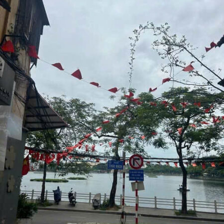 SIÊU PHẨM BA ĐÌNH GẦN HỒ TRÚC BẠCH 48M 5 TẦNG Ô TÔ KD ĐỈNH GIÁ 20 TỶ 0878168006