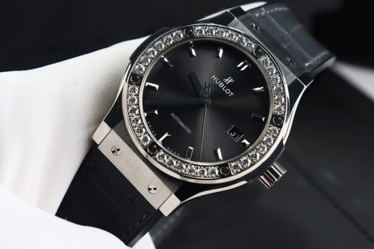 Đồng Hồ Nam : Hublot Classic Fusion – Dial Grey – Bezel Kim Cương – Size 42mm FullBox…