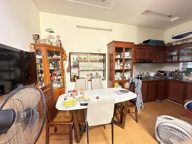 NHÀ PHÂN CÁN BỘ – CHỦ XÁC ĐỊNH BÁN ĐẤT TẶNG NHÀ – Ô TÔ DỪNG ĐỖ NGÀY ĐÊM – 3 MẶT NGÕ _ 3 TẦNG –