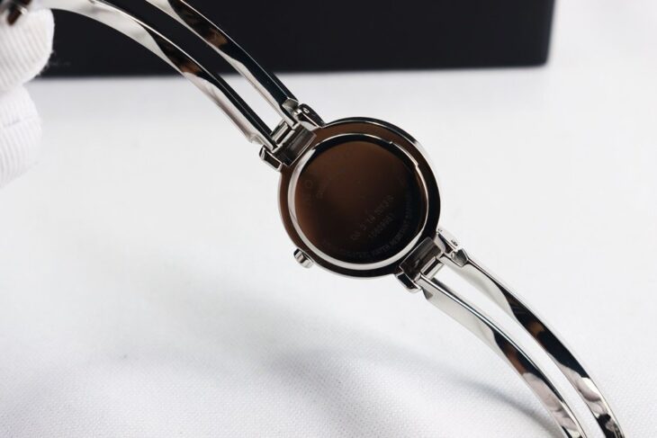 Đồng Hồ Nữ : Movado Lắc Tay, mặt xà cừ, đính 10 viên Kim Cương thiên nhiên fullbox…