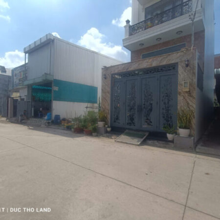 Bán đất tặng dãy nhà trọ 5x23m, HXH thông TL40, Thạnh Lộc đường to đẹp, nhỉnh 6Tỷ