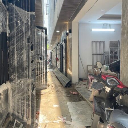 NHÀ MỚI DÂN XÂY CHẮC CHẮN – THANG MÁY XỊN – FULL NỘI THẤT- NGÕ 3M BA GÁC ĐUA – VÀI BƯỚC RA PHỐ _