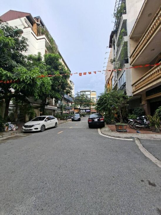 HIẾM CÓ! NHÀ PHÂN LÔ NGUYỄN VĂN CỪ – Ô TÔ TRÁNH – VỈA HÈ – KINH DOANH ĐỈNH – GIÁ CỰC TỐT!