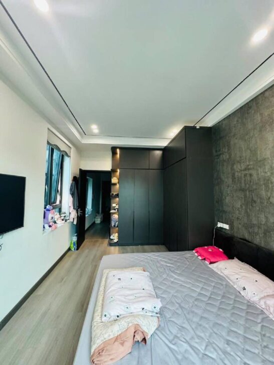 HIẾM CÓ! NHÀ PHÂN LÔ NGUYỄN VĂN CỪ – Ô TÔ TRÁNH – VỈA HÈ – KINH DOANH ĐỈNH – GIÁ CỰC TỐT!