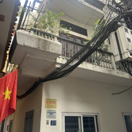 NHÀ PHÂN CÁN BỘ – CHỦ XÁC ĐỊNH BÁN ĐẤT TẶNG NHÀ – Ô TÔ DỪNG ĐỖ NGÀY ĐÊM – 3 MẶT NGÕ _ 3 TẦNG –