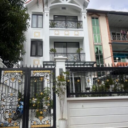 PHỐ HOA LÂM,LONG BIÊN 18tỷ 130m,NHÀ ĐẸP XÂY Ở KIÊN CỐ,GẦN PHỐ